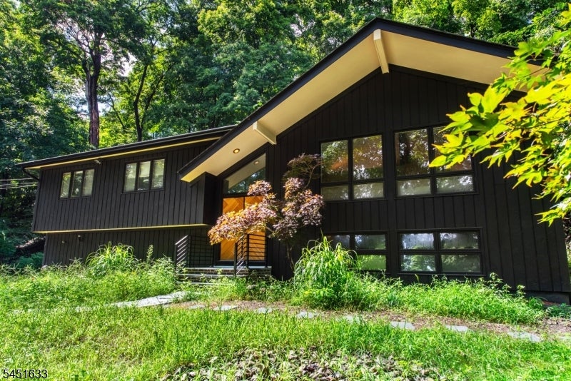 11 Foremost Mountain Rd