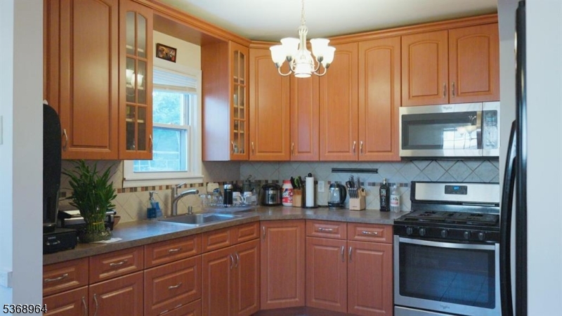 28 Monroe Pl