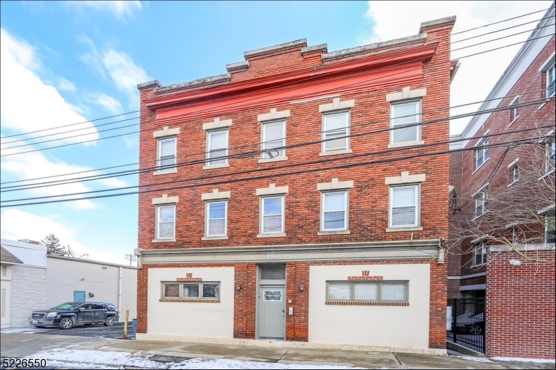 29 Central Ave 1R