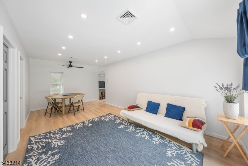 17 Carr Ln
