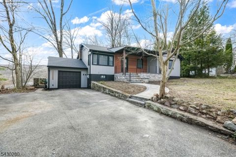 132 Upper High Crest Dr West Milford Twp. NJ 07480