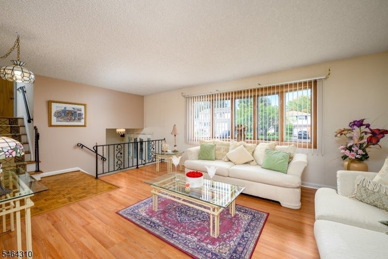 385 Jensen Ave