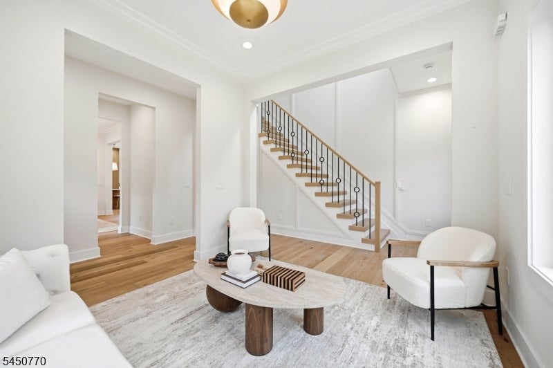 77 Elmwood Dr