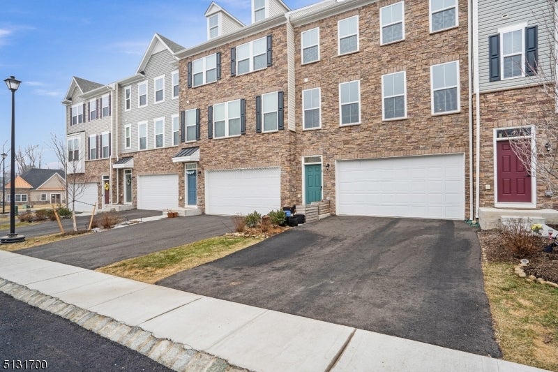 8 Swackhammer Way