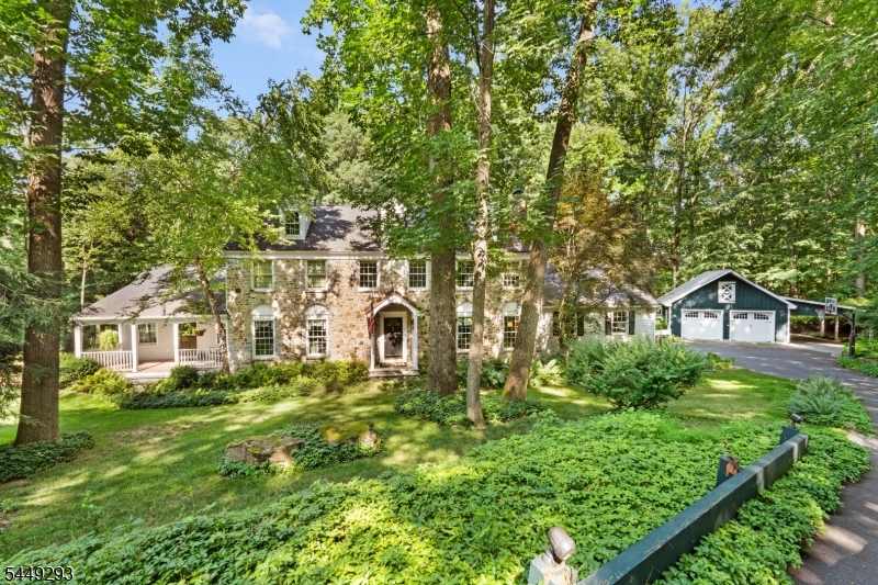 11 Summit Rd
