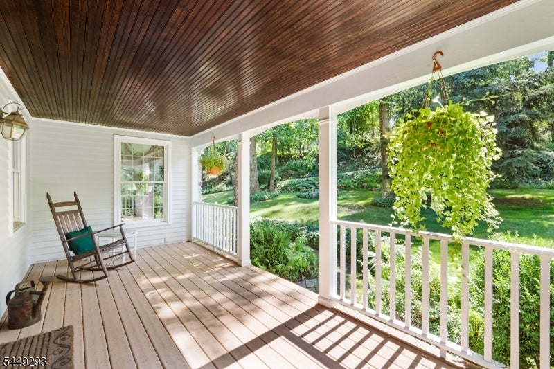 11 Summit Rd