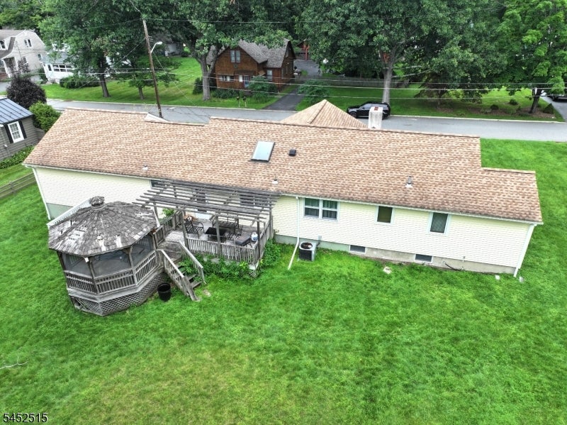 16 Lloyd Ave