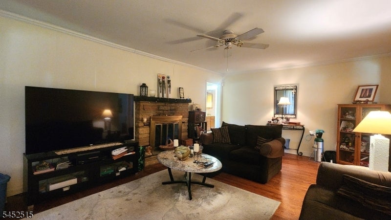 16 Lloyd Ave