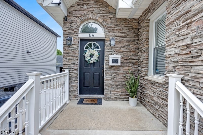 84 Vanderburgh Ave