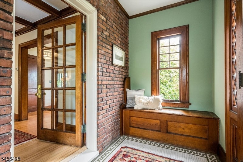 42 Hamilton Rd