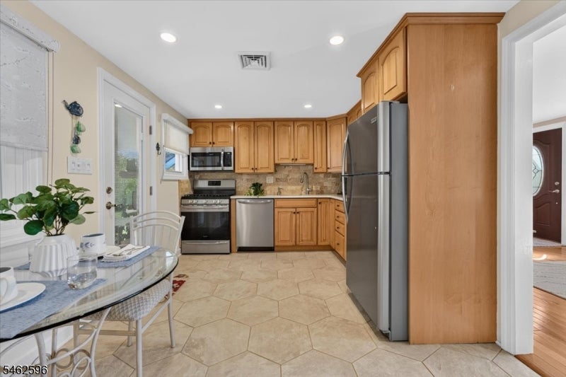 48 Florence Ave