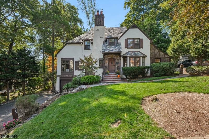 95 Collinwood Rd South