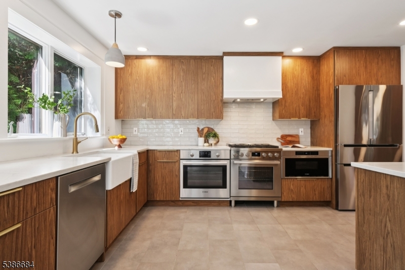 95 Collinwood Rd South