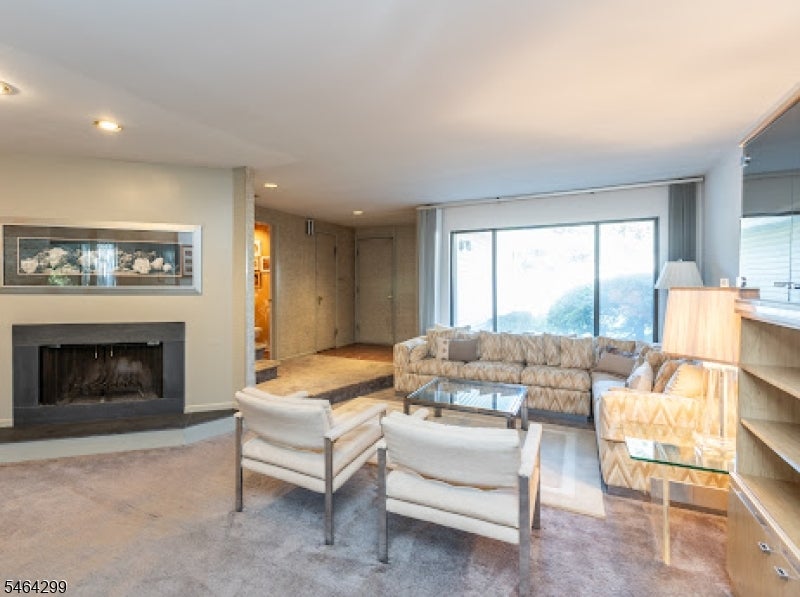 67 Glenview Dr