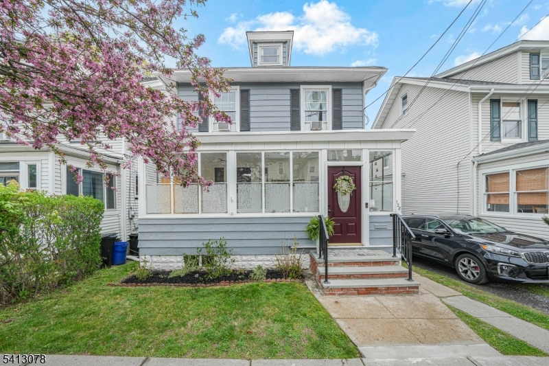 128 Rollinson St