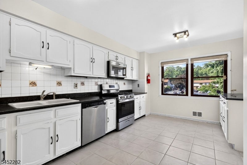 71 Highview Dr