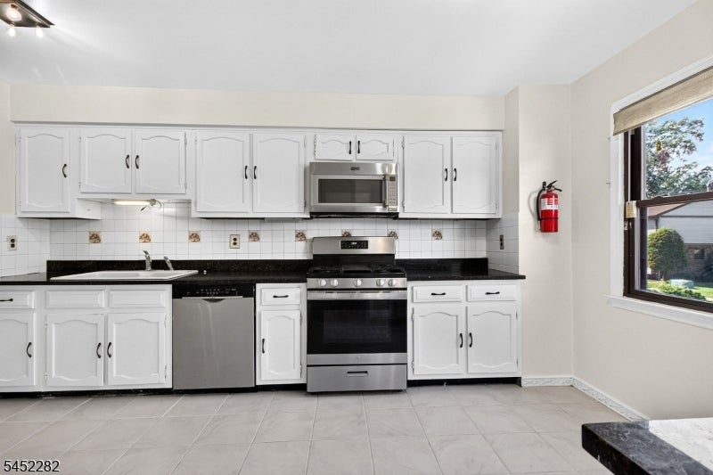 71 Highview Dr