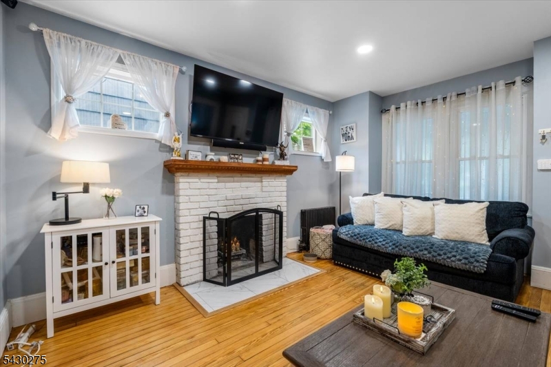 99 Hawthorne Ave