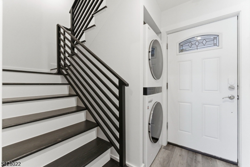93 Prospect St 2