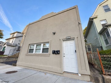 294 N Park St Apt.2 East Orange City NJ 07017