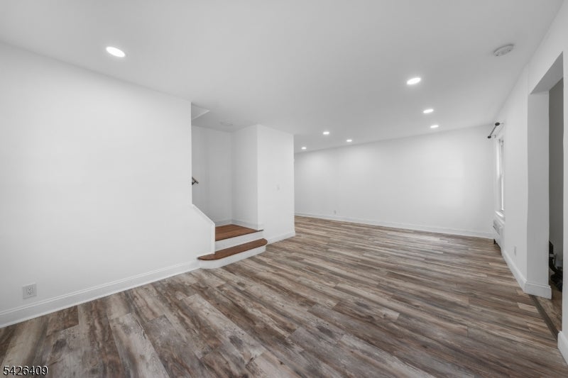 8 Melrose Ter