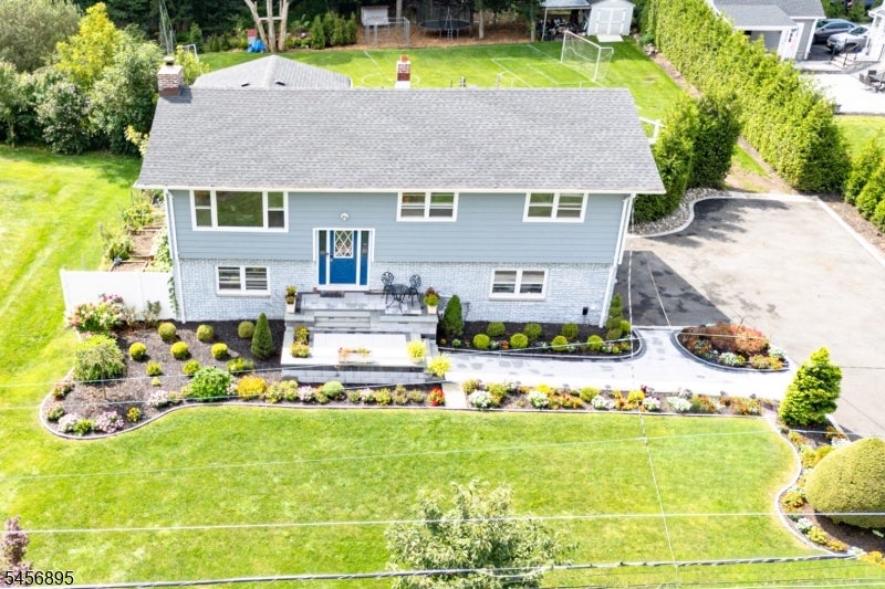 17 Corwin St