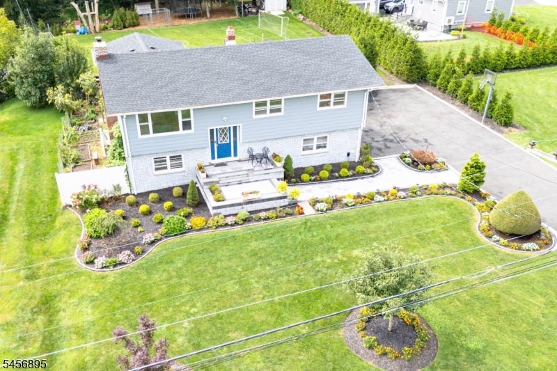 17 Corwin St