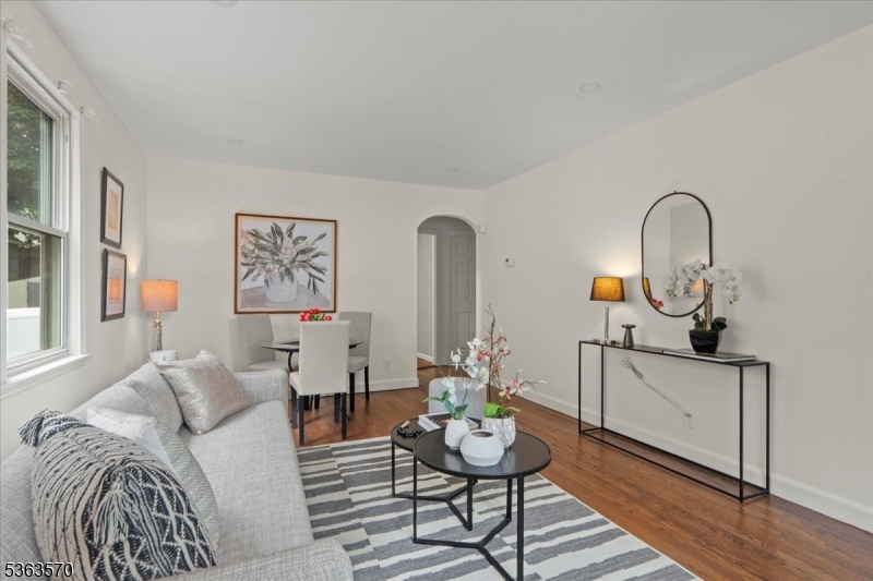 82 Elston St