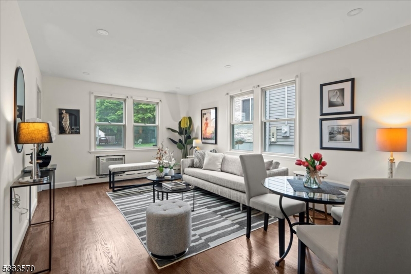 82 Elston St