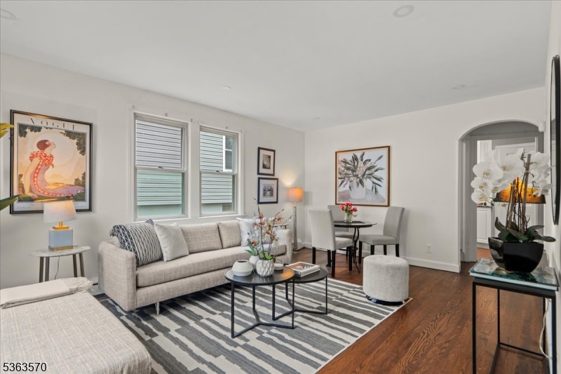 82 Elston St