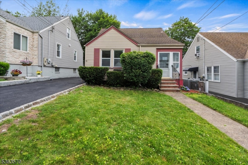 82 Elston St