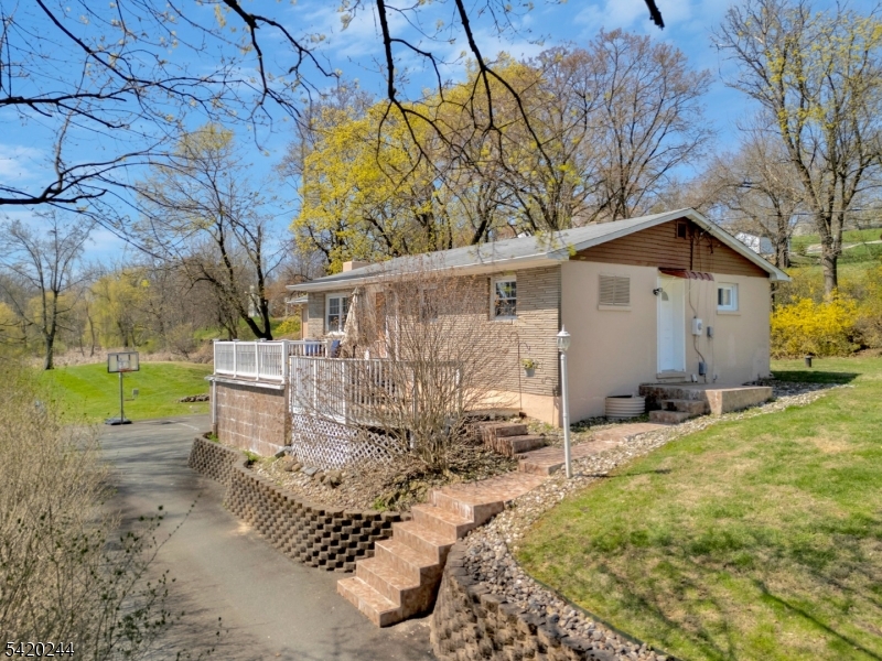 123 Thatchers Hill Rd