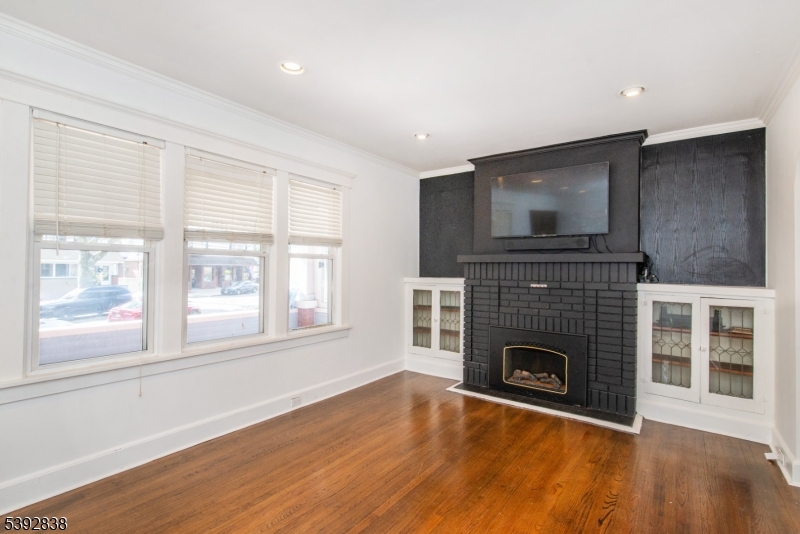 331 Diamond Bridge Ave 1