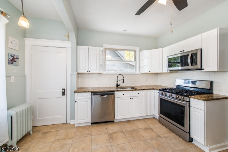 331 Diamond Bridge Ave 1