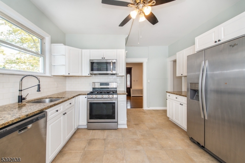 331 Diamond Bridge Ave 1