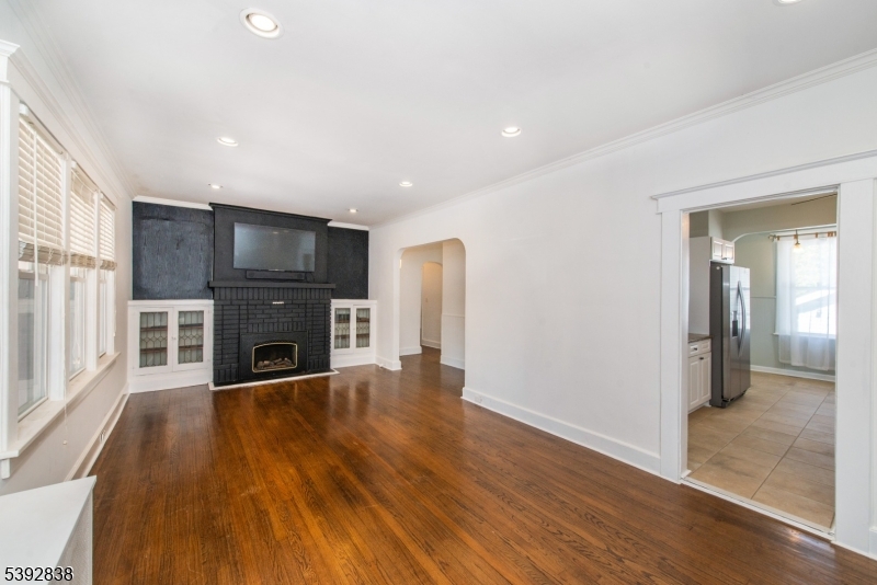 331 Diamond Bridge Ave 1