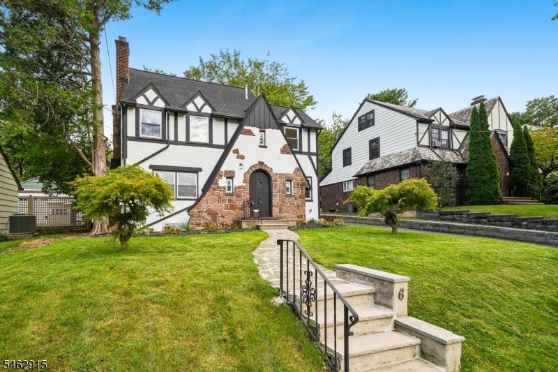 6 Norfolk Ave