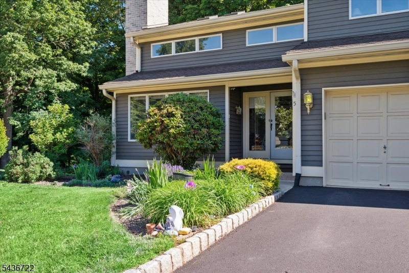 5 Saint Andrews Ln