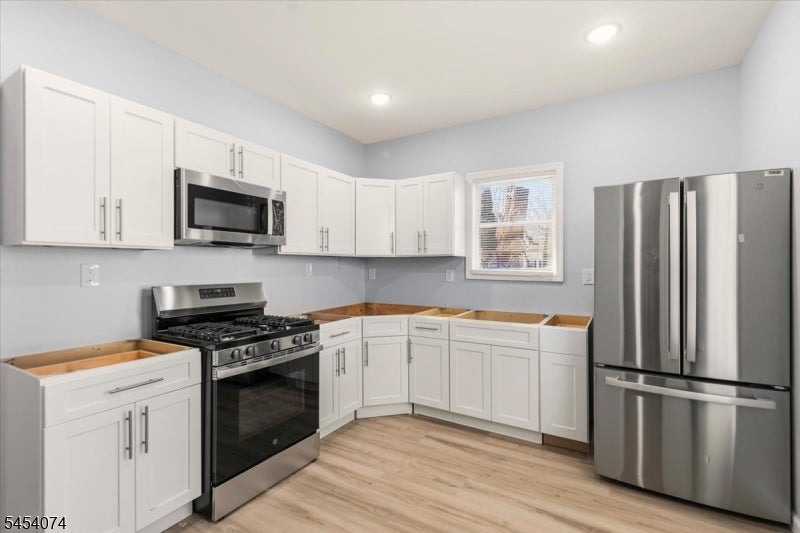 76 Grumman Ave