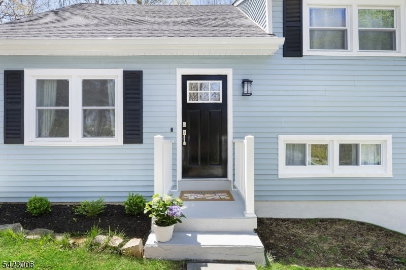 34 Rogers Ln