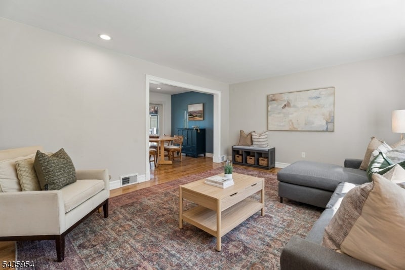 30 Crestwood Rd