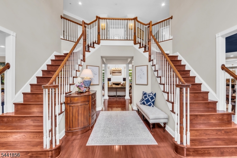 29 Crownview Ct