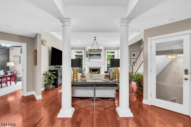 29 Crownview Ct