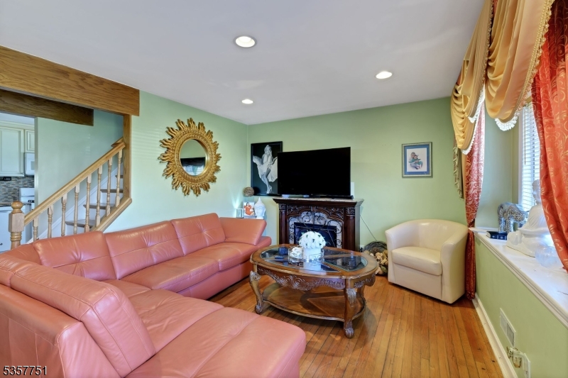 12 Streuli Ct