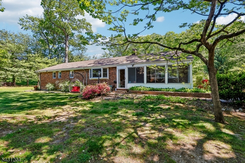 881 Bordentown Ave