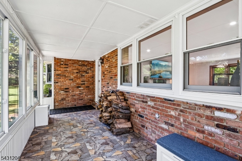 881 Bordentown Ave