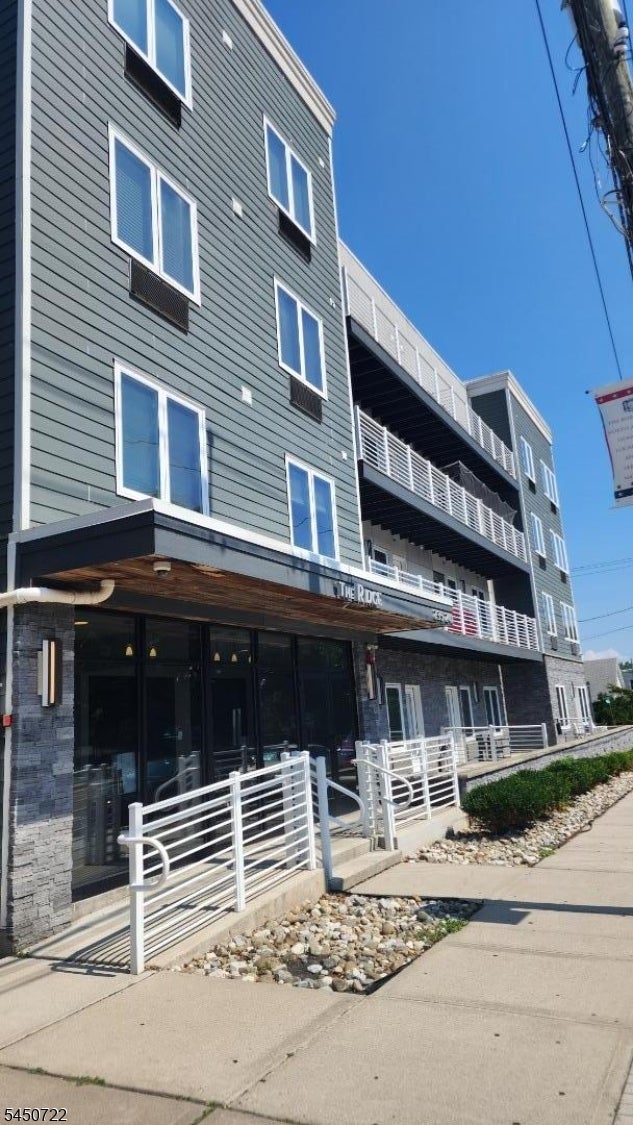 241 Ridge Rd 2E