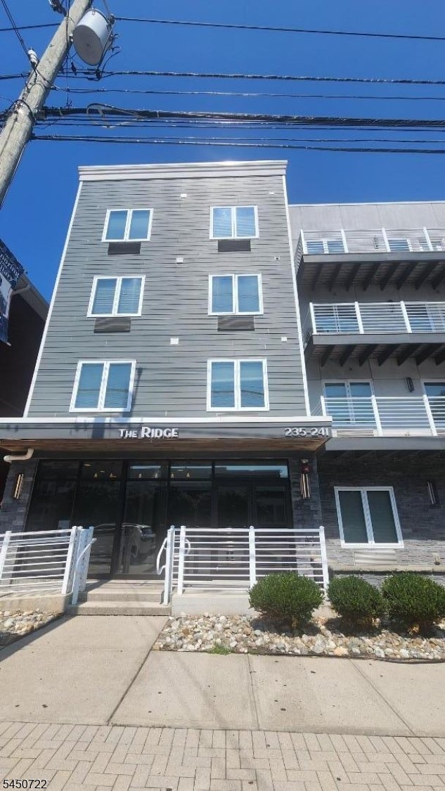 241 Ridge Rd 2E