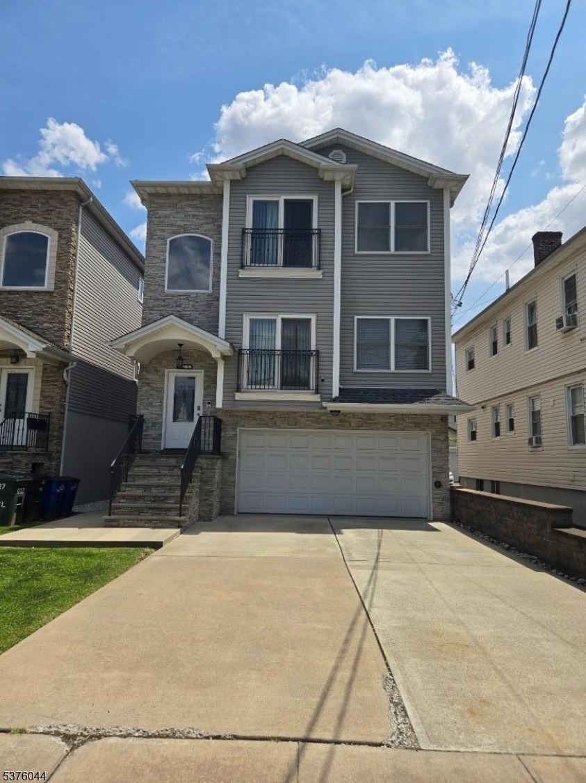 825 Jackson Ave
