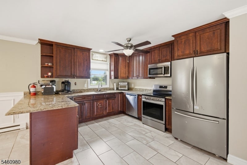 8 Upper Hill Rd